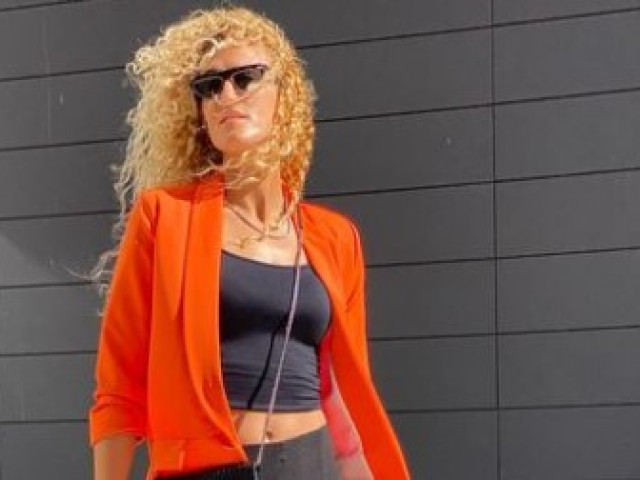 Bătută cu ranga, cu presupusa complicitate a unei colege, a solicitat în instanță 247 de salarii