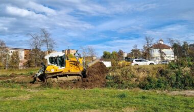 Au intrat buldozerele! Se construiește o nouă bază sportivă în România » Echipa din Liga 2, beneficiară directă