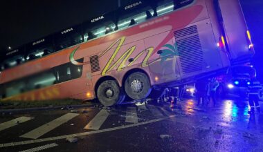 Plan roșu de intervenție în Brăila! Un autobuz cu 24 de pasageri s-a răsturnat / Cîți pasageri ajung în spital. VIDEO