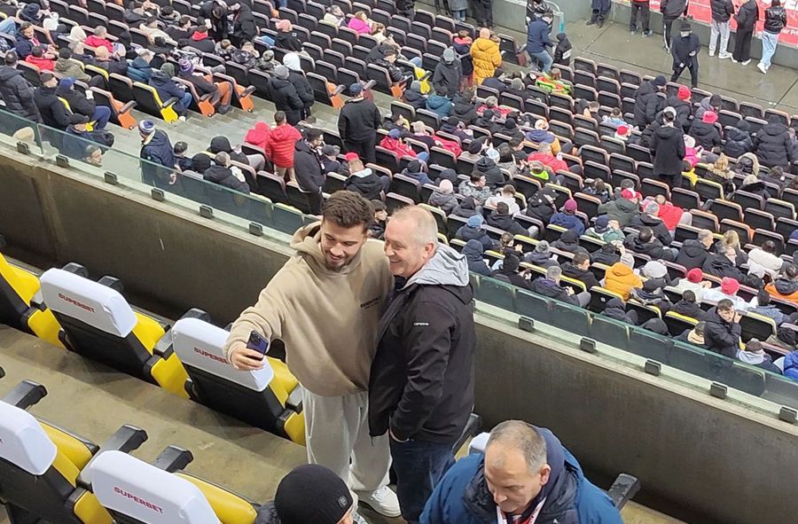 Dinamo - Oțelul, „câinii” vor revanșa pentru meciul din tur » Meciul a început cu o întârziere de un sfert de oră