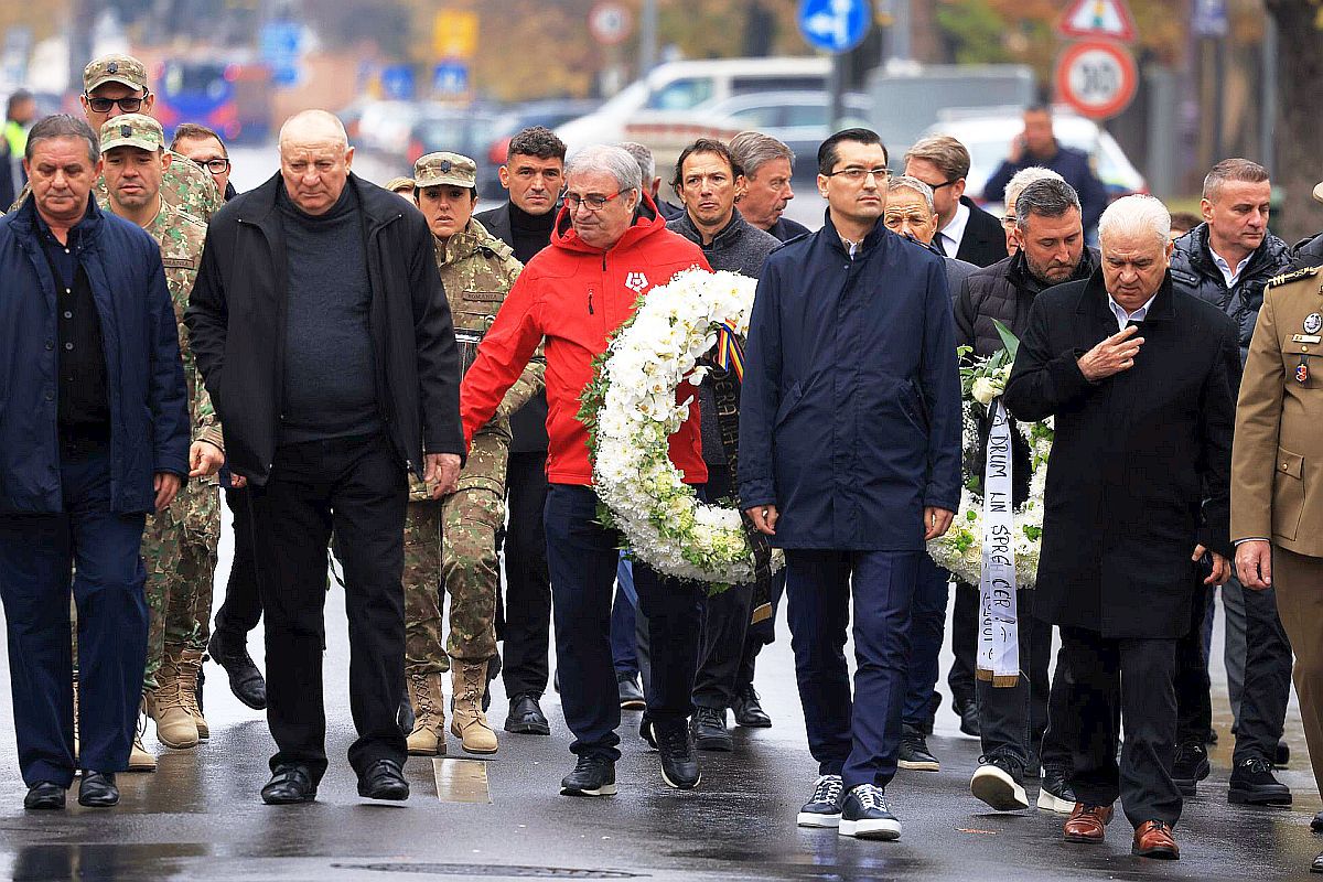 Criticat pentru că s-a îmbrăcat în roșu la înmormântarea lui Emeric Ienei, Mihai Stoichiță a explicat ce a dorit