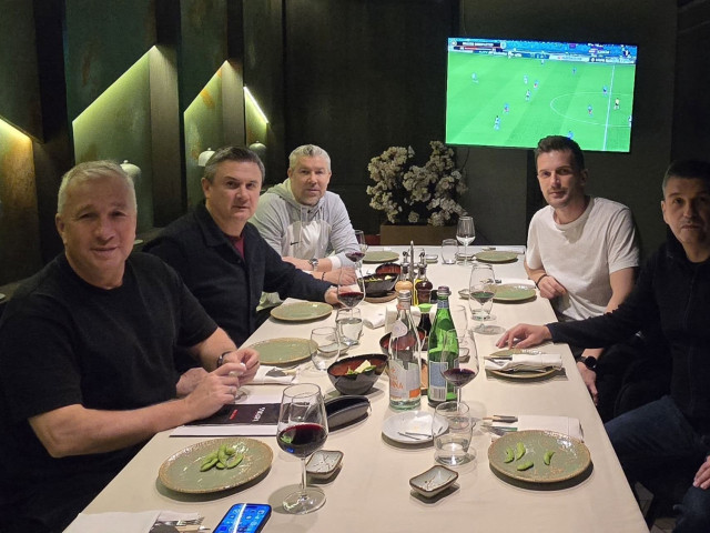 "Dan Petrescu a slăbit 30 de kilograme!" Detalii despre transformarea îngrijorătoarea a antrenorului de 57 de ani