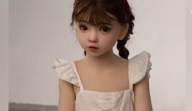 Gigantul Shein e subiectul unei anchete de proporții în Franța, după ce a scos la vânzare păpuși sexuale cu caracter de pornografie infantilă explicit