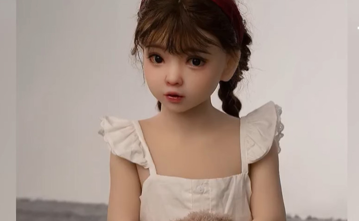 Gigantul Shein e subiectul unei anchete de proporții în Franța, după ce a scos la vânzare păpuși sexuale cu caracter de pornografie infantilă explicit