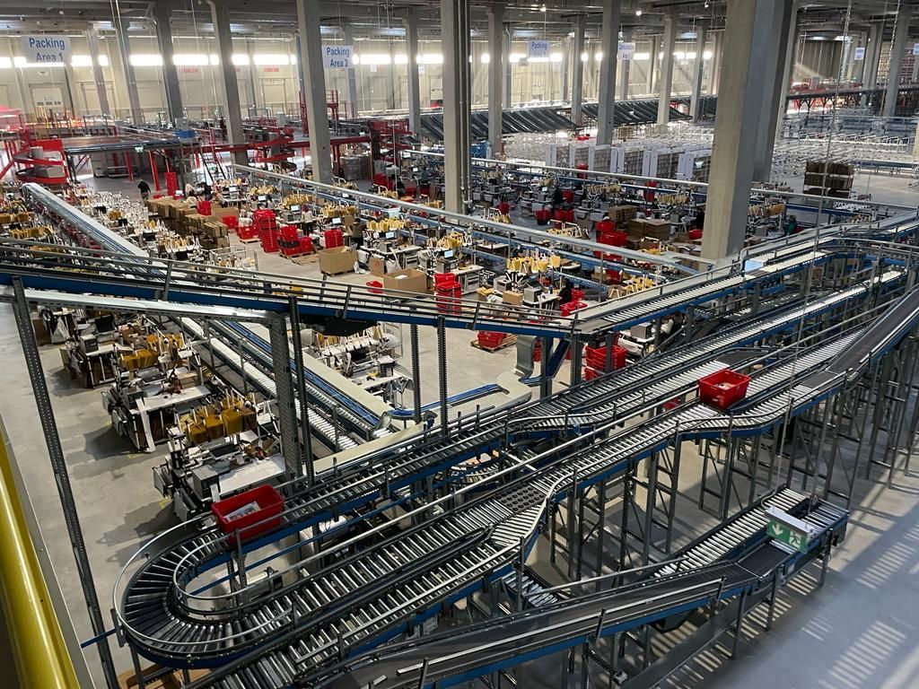 Deși startul Black Friday la eMAG a avut o întârziere istorică, în primele 30 de minute s-au comandat cu 31% mai multe produse decât anul trecut