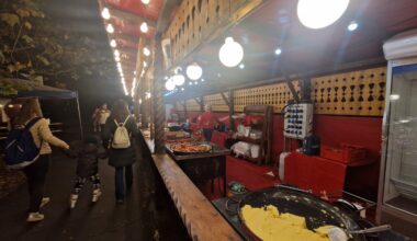 Bâlci cu muzică vulgară și grătare în parc, lângă Parlament, cu aviz de la Primăria Capitalei (Foto&Video)