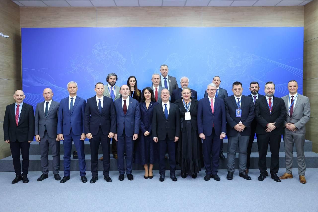 Diana Șoșoacă, întâlnire restrânsă alături de Medvedev, dar și reprezentanți ai unor state. Gestul deosebit al fostului președinte al Rusiei