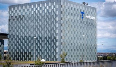 Telefonica, firma spaniolă care vrea să cumpere Digi, suferă cea mai mare cădere la bursă din istoria sa