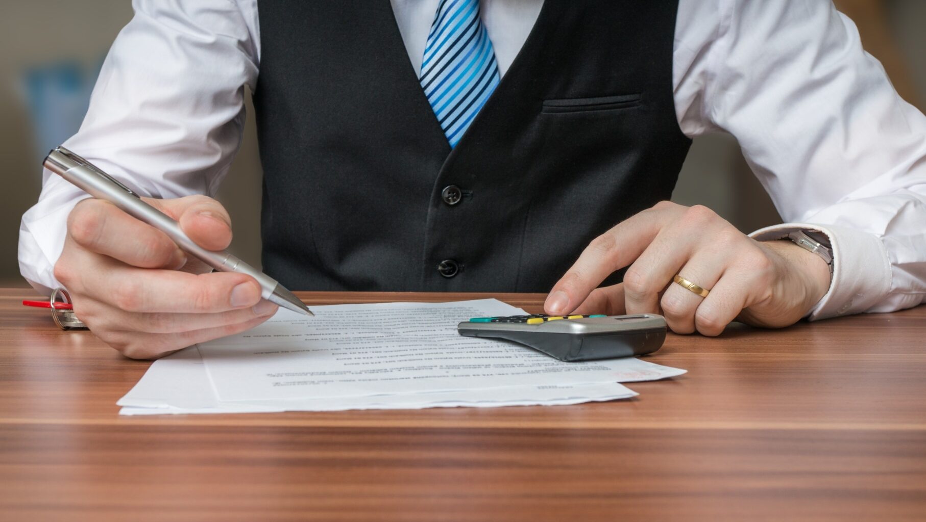 BREAKING Ministerul Finanțelor a publicat a doua rectificare bugetară. Deficitul se menține la 8,4% din PIB / Ce ministere câștigă bani și care dintre ele pierd