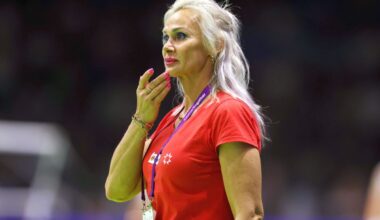 „A rupt orarul de perete. Mi-a spus să mă duc în p**** mamei mele”