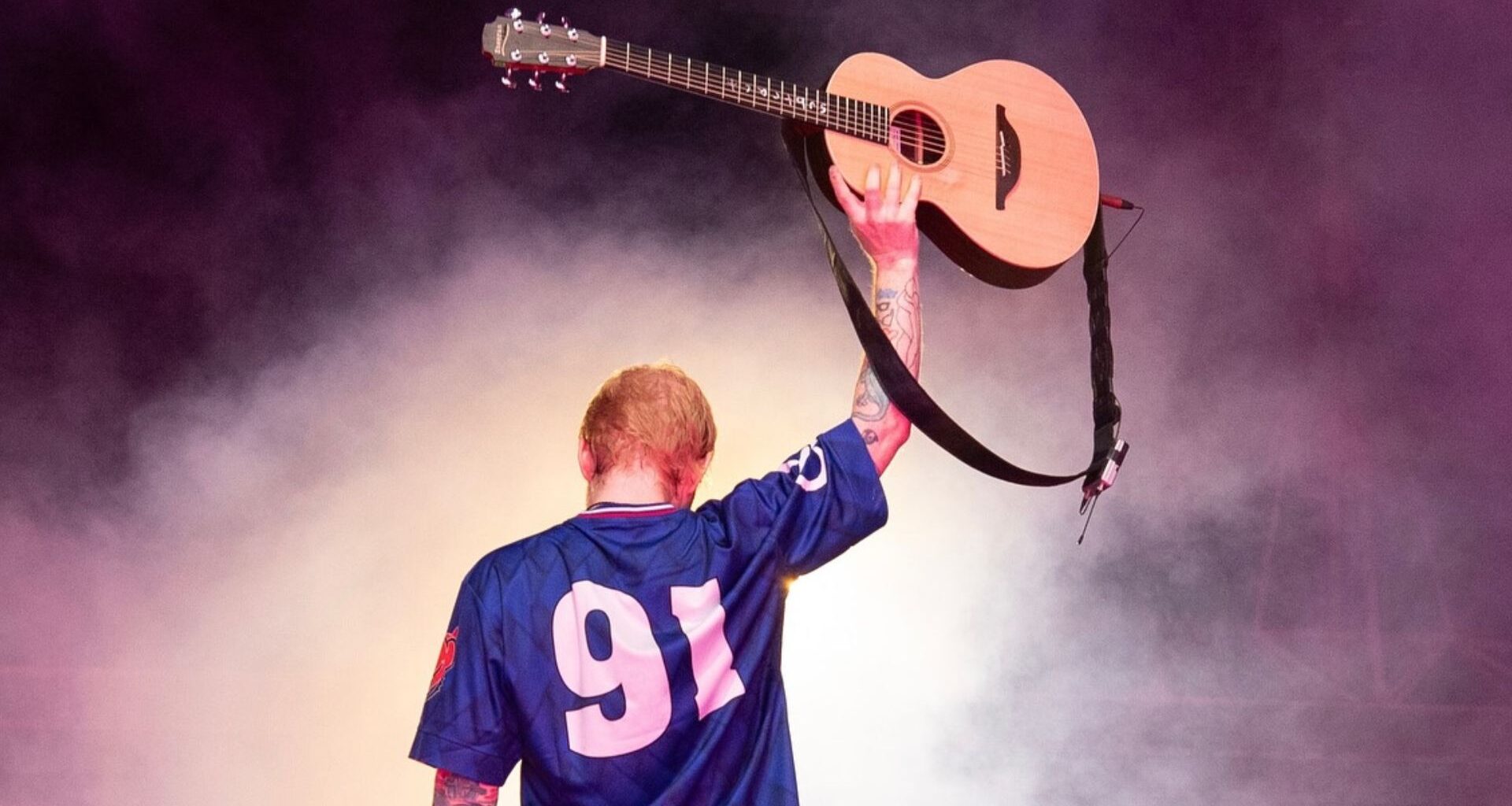 Warner Music a semnat „acordul istoric” pentru generarea de muzică cu ajutorul AI. La ce se pot aștepta utilizatorii?