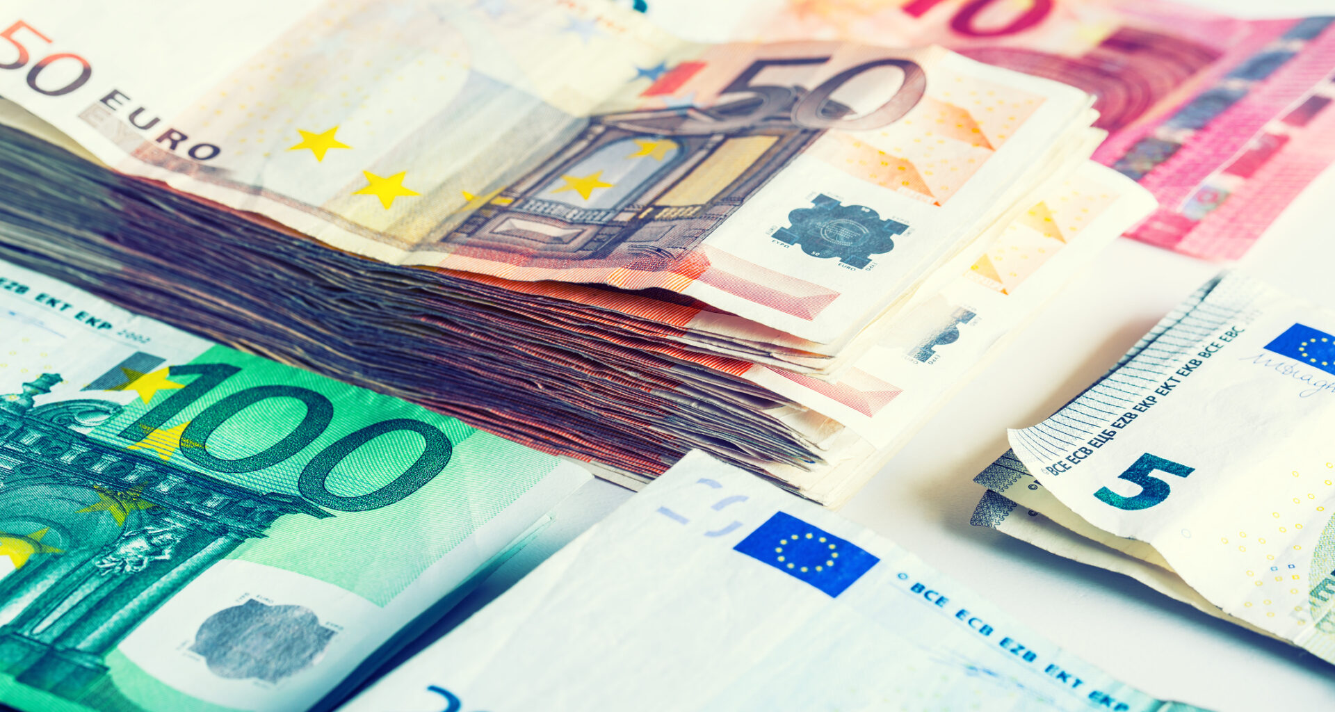 Noi fonduri europene în România: Perioada de accesare a celor 165 milioane EUR pentru brutării, făbricuțe de bere sau de lactate și pentru alte afaceri în producția de alimente. Ghidul oficial și lista codurilor CAEN eligibile DR-23