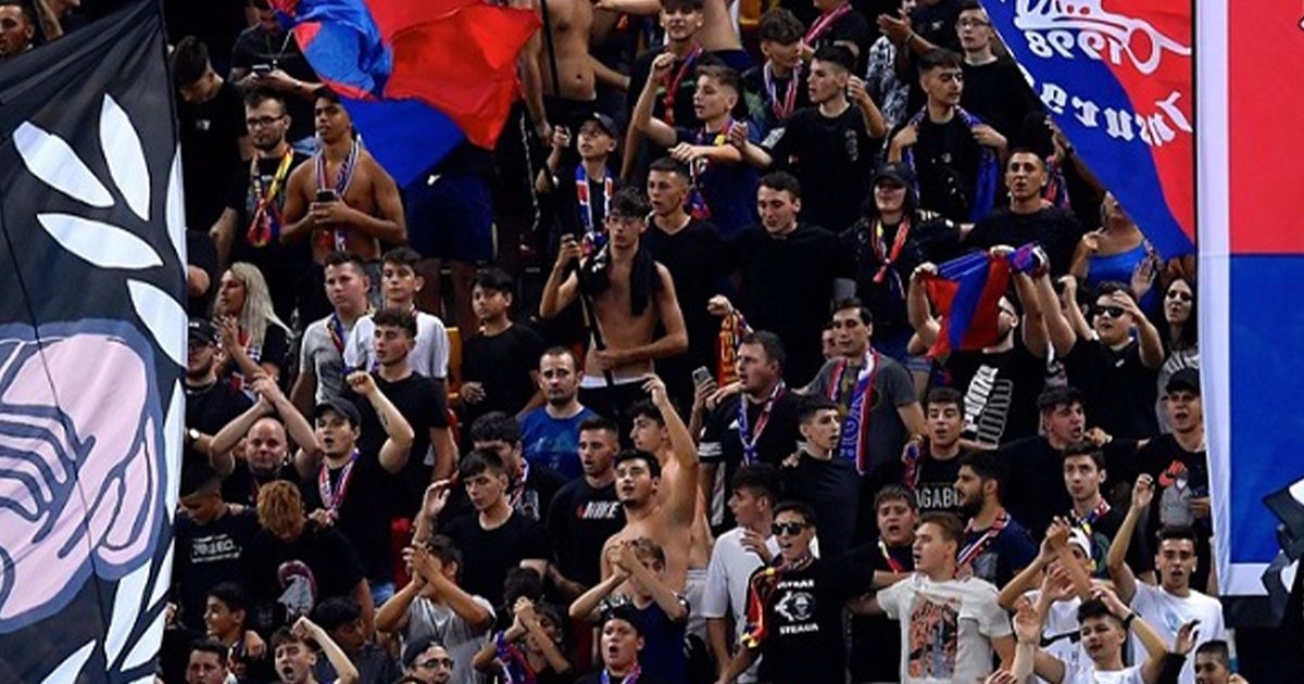 Suporterii FCSB, arestați. Patru indivizi au fost reținuți pentru tâlhărie » Victimele, membri ai „Legiunii Chitila”