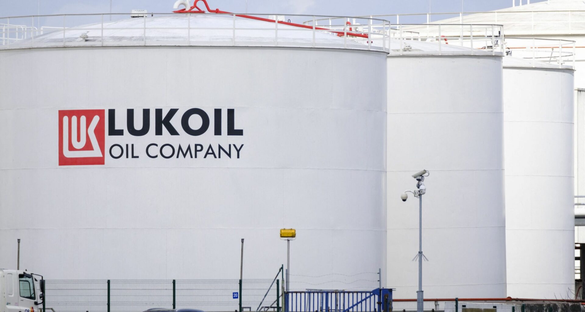 Bulgaria oprește temporar exporturile de combustibil către UE din cauza sancțiunilor impuse Lukoil