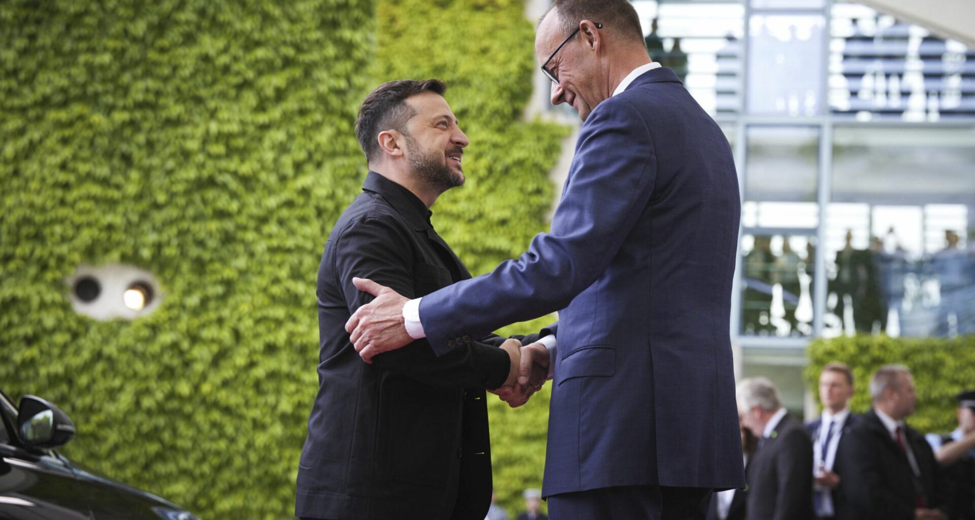 Merz îi cere lui Zelenski să limiteze plecarea tinerilor ucraineni, pe fondul creșterii numărului de refugiați în Germania