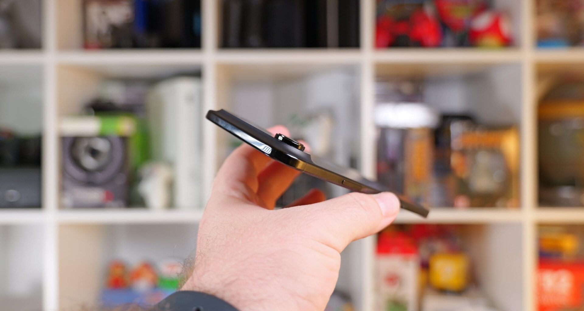 Producătorii chinezi s-au speriat de eșecul lui iPhone Air și au anulat planurile pentru telefoane ultra-subțiri