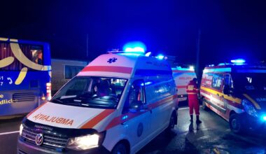 Trei tineri spulberați de o mașină pe un drum din Cluj