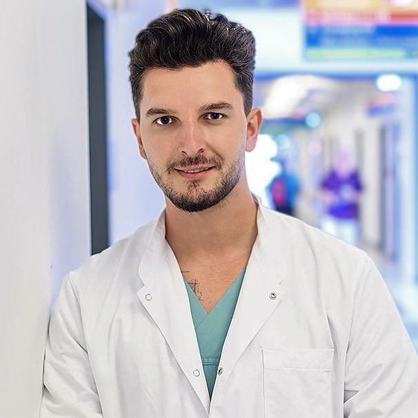 Scandal în lumea medicală. Șeful anesteziștilor cere declararea ca persona non grata a doctorului Iuliu Torje: Hater tânăr, repetent. Medicul român din Germania face acuzații grave