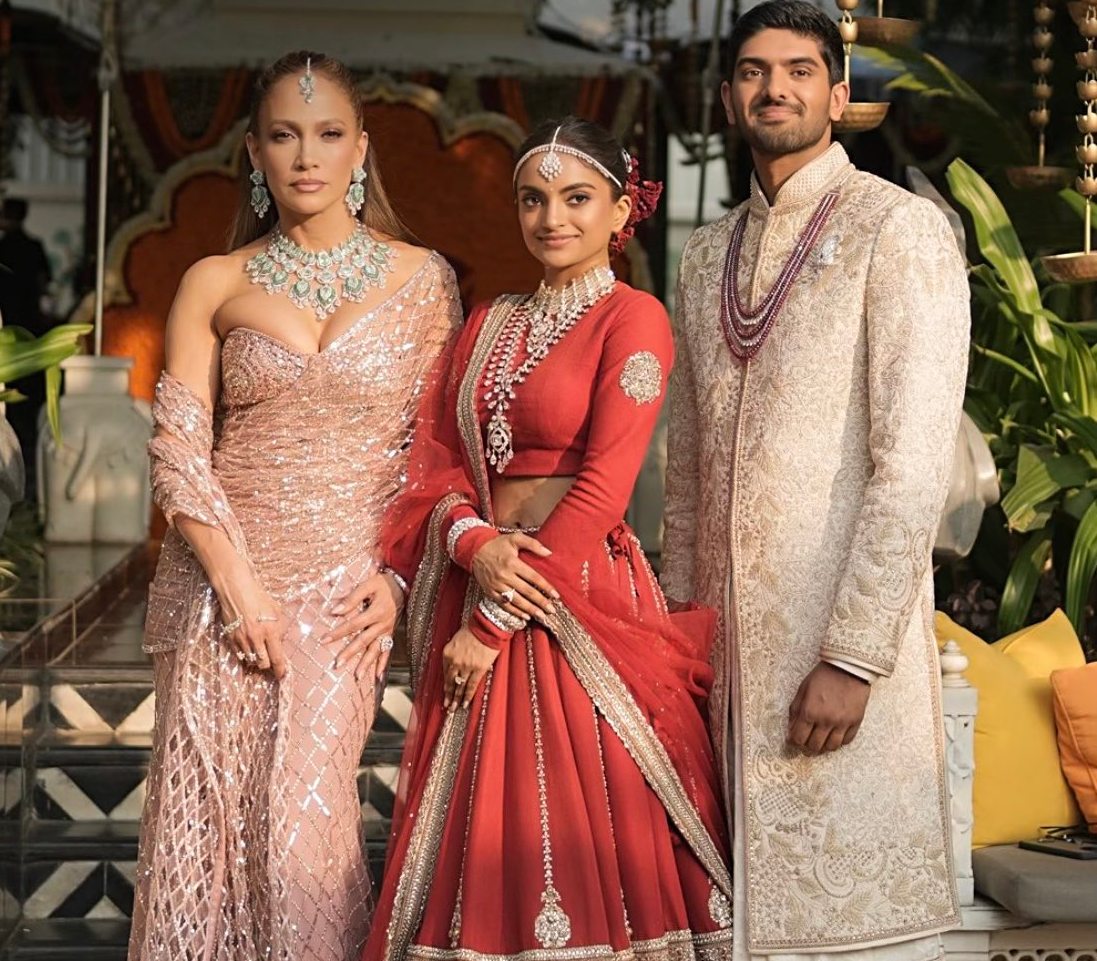 Când lucrezi în weekend / 2 milioane de euro pentru Jennifer Lopez, care a făcut un show incendiar la nunta unor milionari indieni