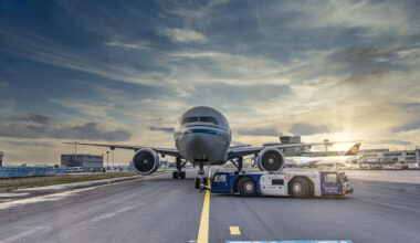 Google îți caută bilete de avion cu cel mai mic preț. Flight Deals și noile funcții AI sunt lansate global, inclusiv în România