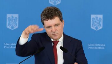 ''Adică să ni se spună dacă numai prietenii contează în ţara asta, ca să ştim şi noi un pic ce avem de făcut!''