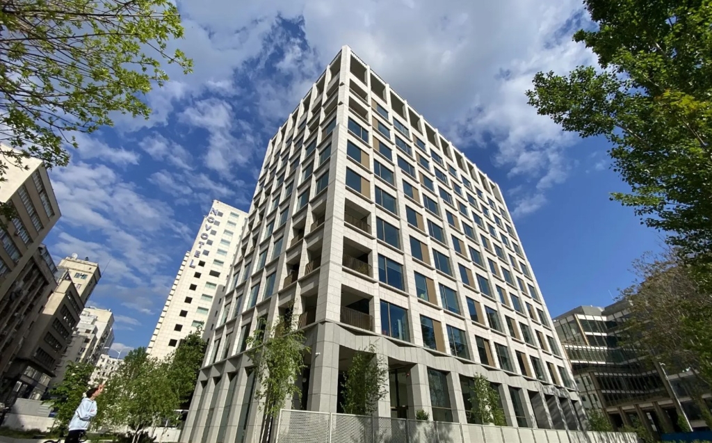 Un gigant american își închide centrul de la București și face concedieri masive. "Vom continua să deservim consumatorii din România prin intermediul afiliaților"