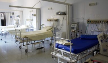 O doctoriţă cercetată pentru luare de mită și-a recunoscut vinovăția. Ce pedeapsă a primit, în aceste condiții