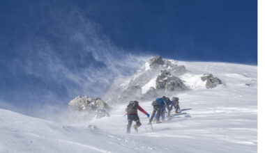 Mai mulți alpiniști și-au pierdut viața în urma unei avalanșe în Himalaya. Ce se știe despre victime