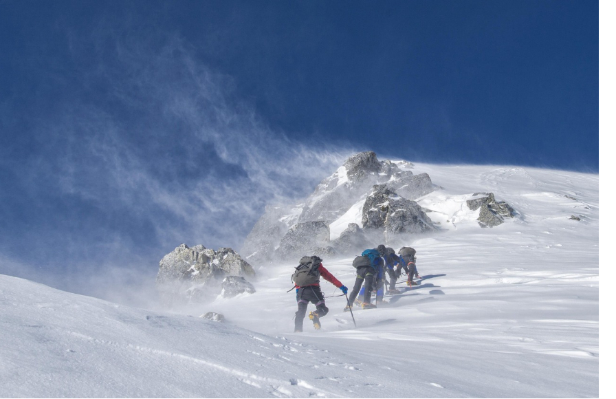 Mai mulți alpiniști și-au pierdut viața în urma unei avalanșe în Himalaya. Ce se știe despre victime