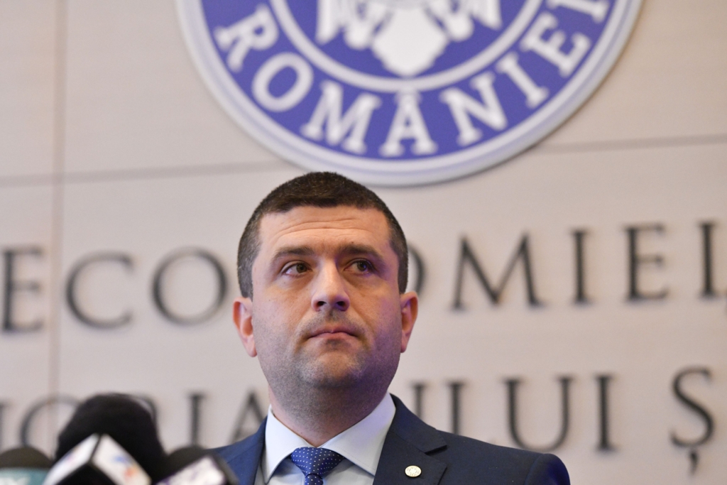 Ministerul Economiei recuperează clădirea transformată în sediu al privaților sub nasul autorităților:"S-a terminat și episodul în care niște băieți deștepți furau"