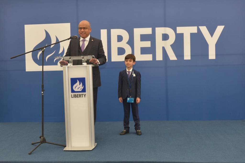 Combinatul de la Galați ținea în picioare imperiul lui Sanjeev Gupta. „Nu putem eșua, chiar dacă ar trebui să vindem câțiva copii”