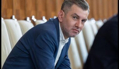 Secretar din Ministerul Muncii, amenințat cu închisoarea „dacă se atinge cineva de pensiile de serviciu”. „Am făcut postarea cu riscul de a îmi distruge cariera”