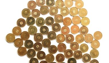 Cât mai valorează cu adevărat banii pe care îi țin românii în bănci? „Economisim în van, banii se 'topesc' din punct de vedere al puterii de cumpărare”