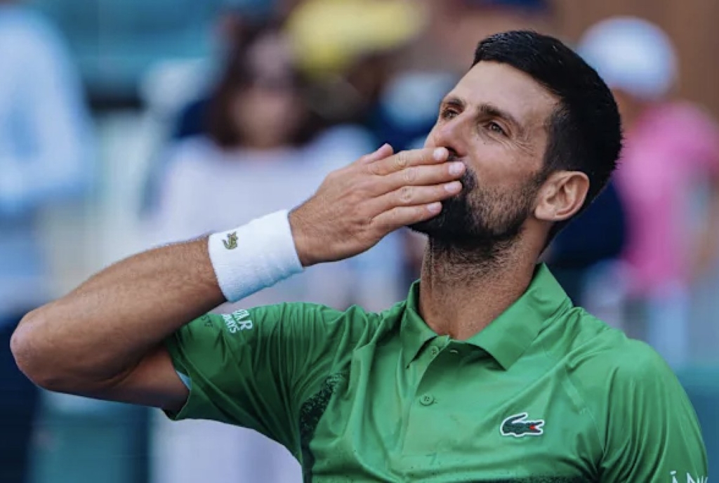 de ce a ales să se mute în Grecia