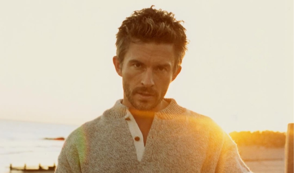 Jonathan Bailey, desemnat de revista People „cel mai sexy bărbat în viață din 2025”