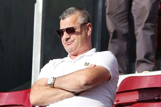 ''Un analfabet! Se ruga de mine să îl angajez''