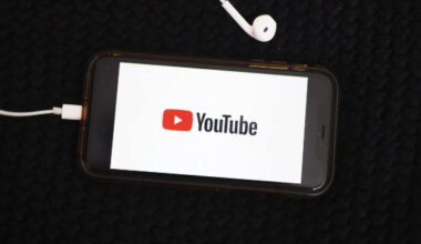 YouTube se transformă în rețea socială. Platforma testează Direct Message pe mobil, cu partajare de clipuri și chat integrat