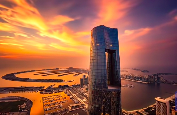S-a deschis cel mai înalt hotel din lume. Clădirea are forma asemănătoare unui ac și 82 de etaje FOTO/VIDEO