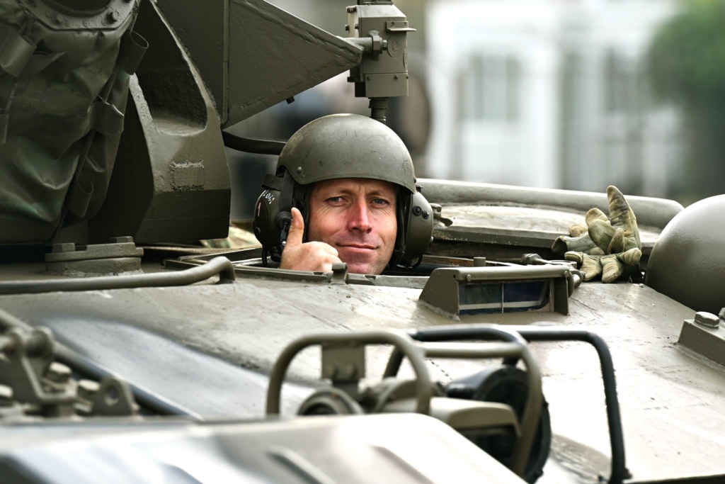 „Supramilitarizarea identității naționale. Statul, rol principal. Cetățenii, cu rol pasiv”