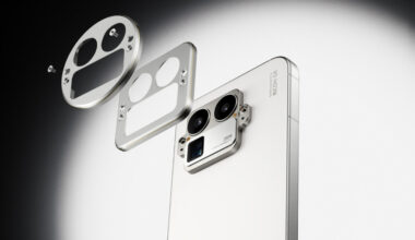 primul telefon cu „camera bump” personalizabil. Utilizatorii își pot alege singuri designul insulei foto