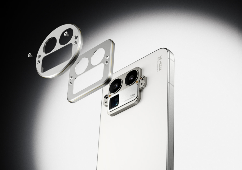 primul telefon cu „camera bump” personalizabil. Utilizatorii își pot alege singuri designul insulei foto