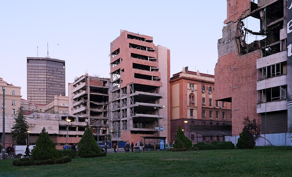 O clădire-simbol a Belgradului va fi demolată și înlocuită cu un hotel de lux. Ginerele lui Donald Trump termină ce a început NATO în 1999