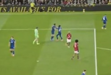 Scenă neverosimilă la meciul lui Manchester United. A fost eliminat pentru că și-a lovit colegul!