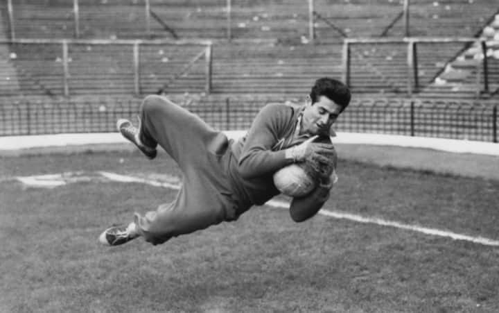 Doliu în fotbalul italian! Legendarul portar Buffon a murit