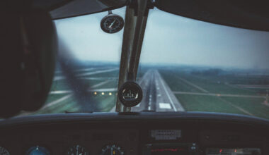 Cum s-au ciocnit două avioane pe pistă, pe fondul crizei politice din SUA. Cum afectează traficul aerian american