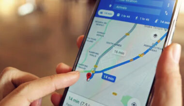 Google Maps se transformă printr-un mod special care „taie” din ecran ca să salveze bateria. Cum va funcționa