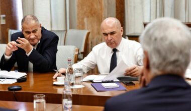 Social-democratul care nu-l atacă pe Bolojan, ba chiar îl laudă după ce a amânat majorarea salariului mimim. ''O măsurã înţeleaptă''