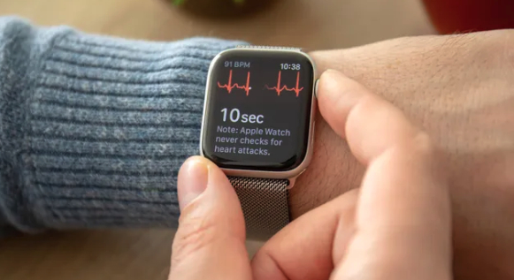 WhatsApp lansează aplicația oficială pentru Apple Watch. Ce poți face direct de la încheietură
