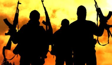 Două persoane au fost ucise într-o biserică în timpul unei slujbe transmise în direct