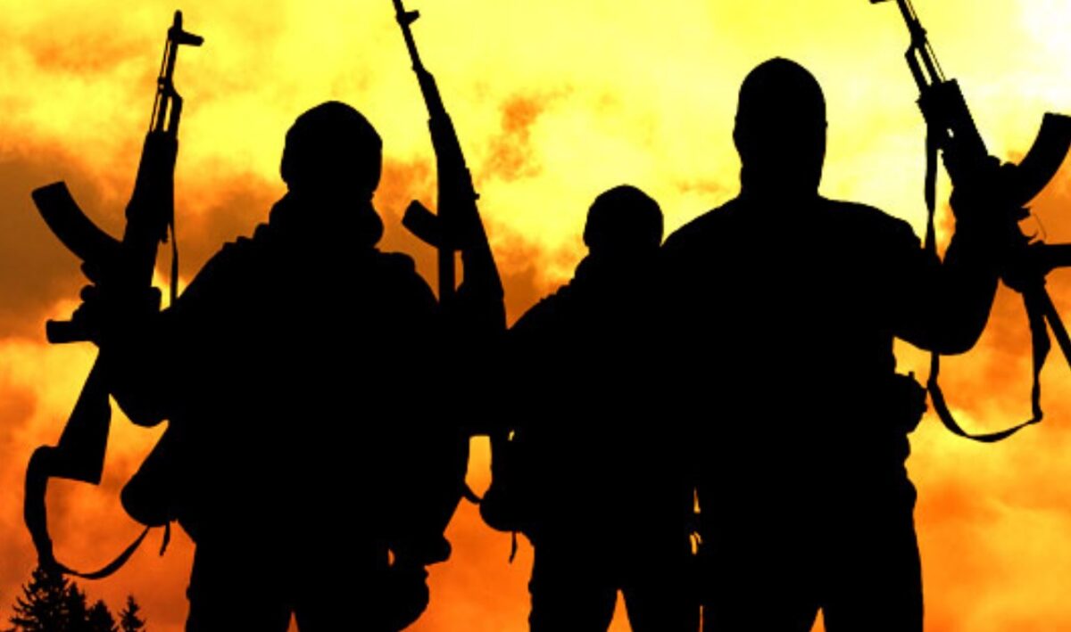 Două persoane au fost ucise într-o biserică în timpul unei slujbe transmise în direct